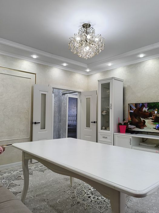 Продам стол для гостиной