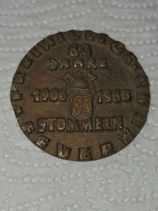 Lot vintage de 2 insigne si 3 medalii