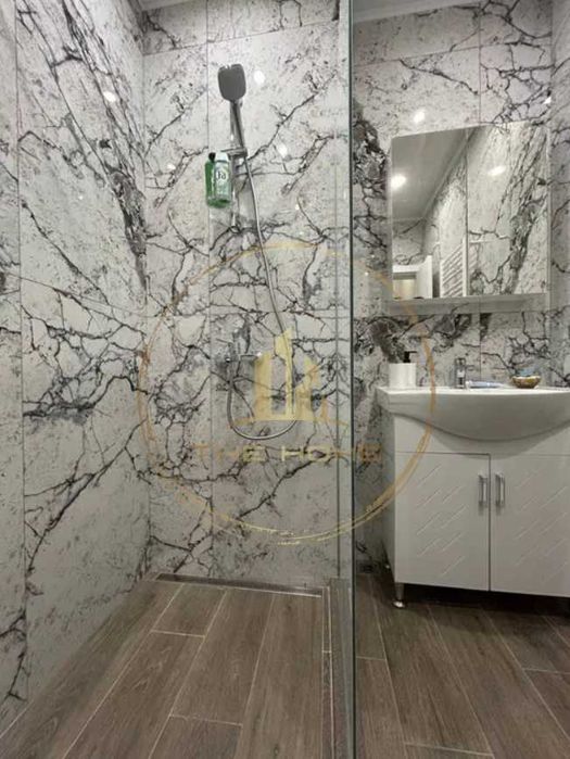 Дава се под наем Тристаен апартамент в Варна, Център - 105 кв.м за 1300 € - Снимка #10