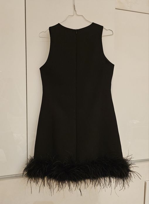 официална рокля с пера и кристали SISLEY S