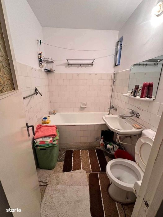 De vanzare aparament 3 camere si balcon, mobilat, etaj 1, boxa 59000e