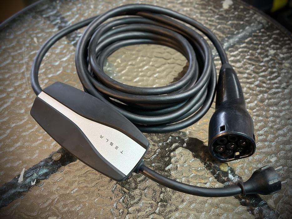 Мобилна зарядна стация Tesla Gen 2