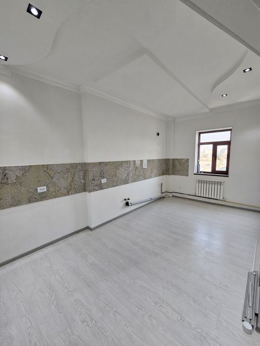 Kvartira 4 xonali Islom Karimov ko'chasidan sotiladi