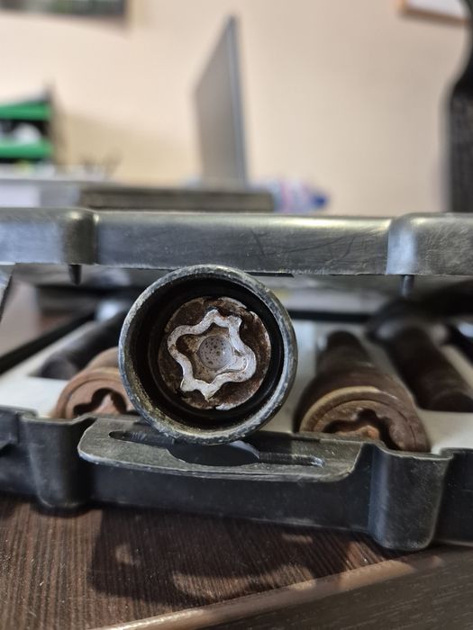 Секретни болтове 14мм/47мм Mercedes Gl, Ml, S class