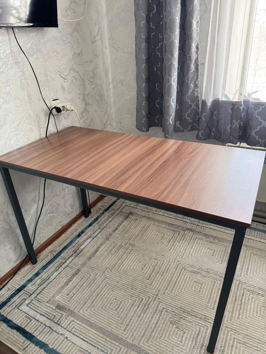 Продам прочный стол