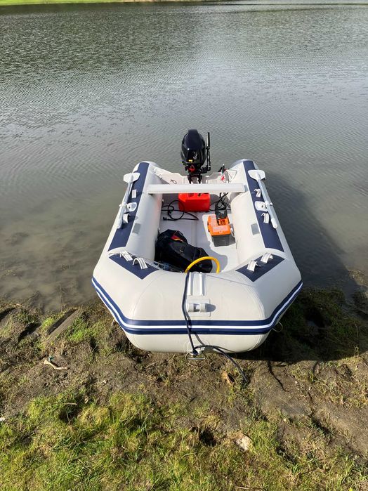 Продавам лодка Honwave 3.85