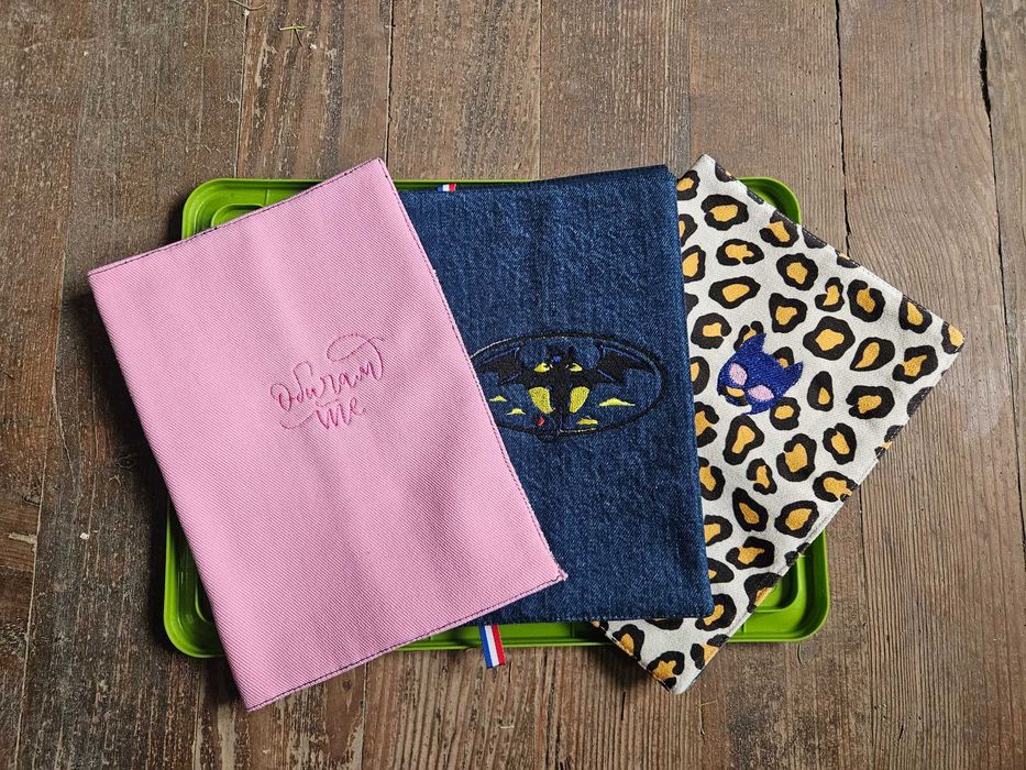 Ръчно изработени калъфи за книги.