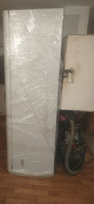 Продаётся Холодильник InDesit.