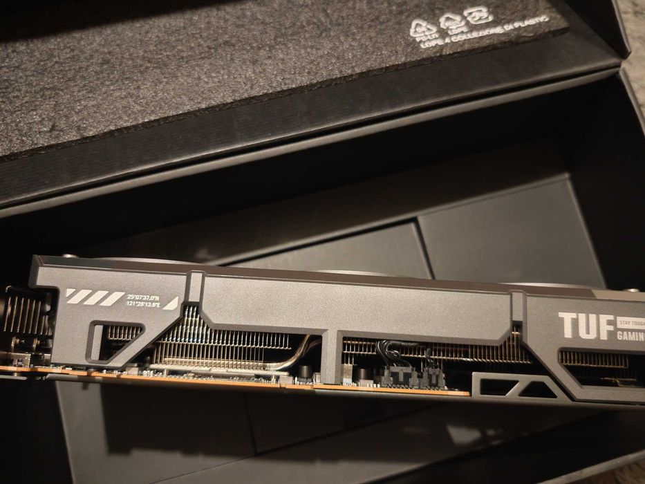 Видео Карта ASUS TUF Gaming Radeon RX 9070XT OC 16GB GDDR6 256bit
