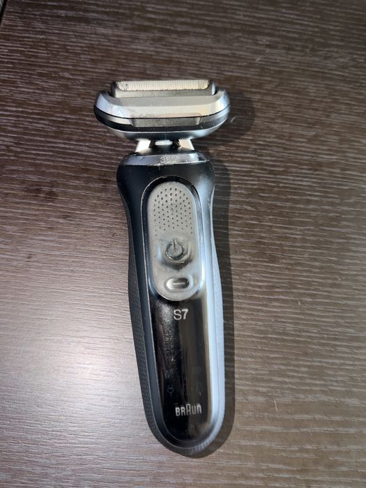 Vand shaver Braun s7 stare de functionare buna mici urme de uzura fara nici un defect merge exceptional