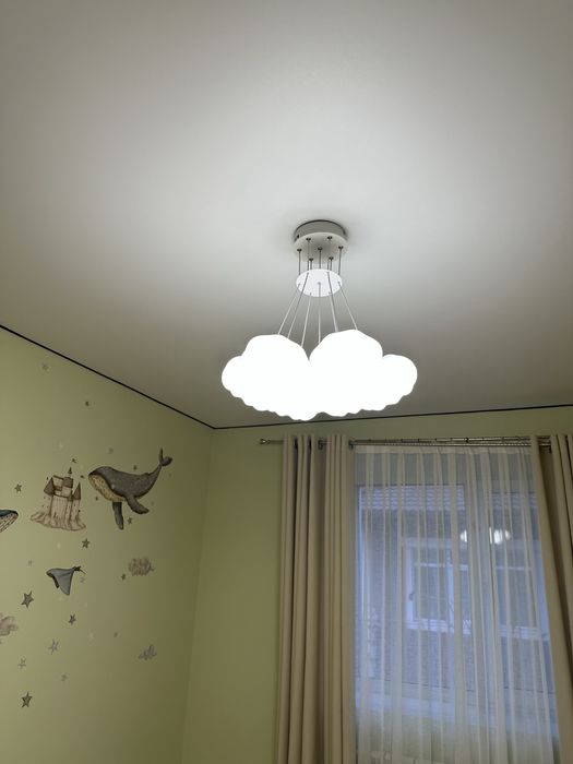 Продам 3 люстры новые