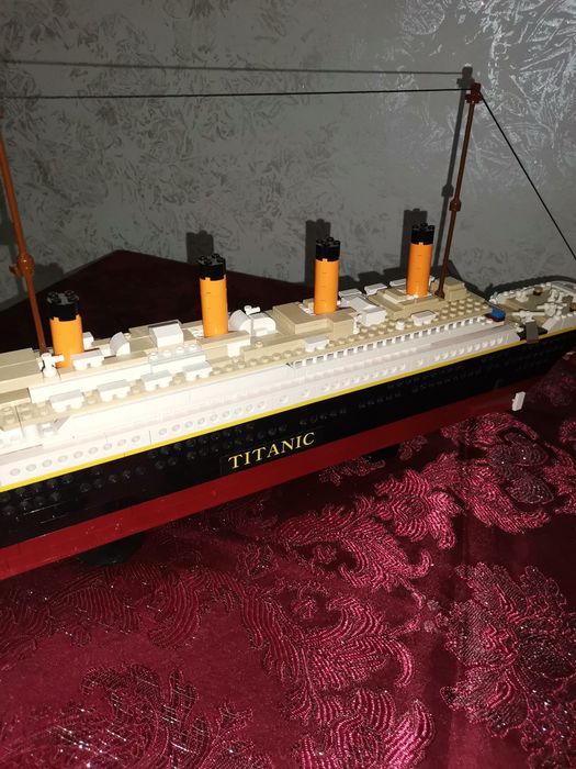 Lego  Titanic 10294 9090 piese