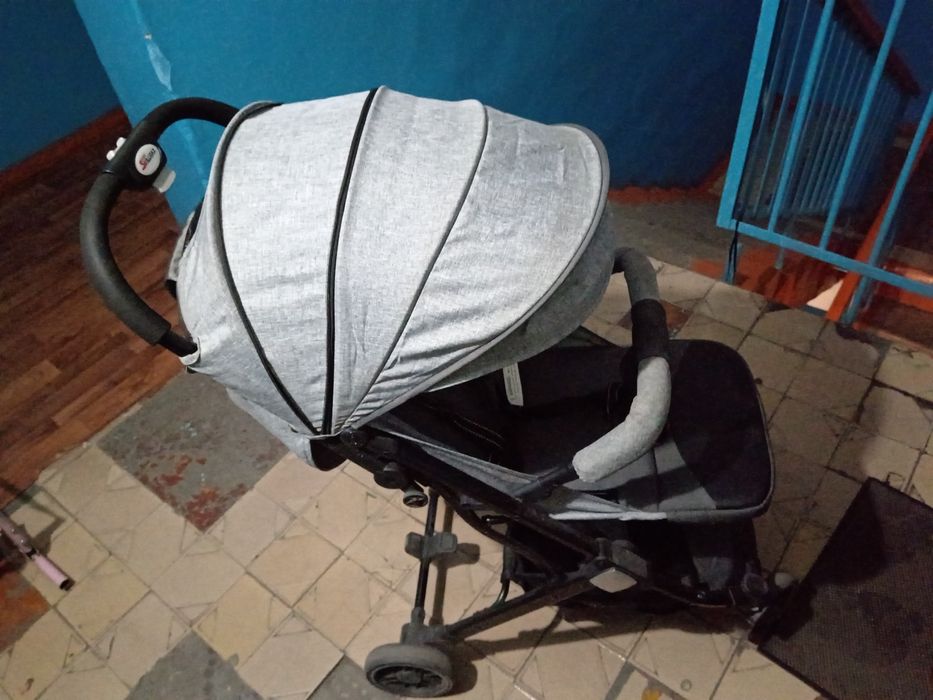Продаю коляску цена 15000