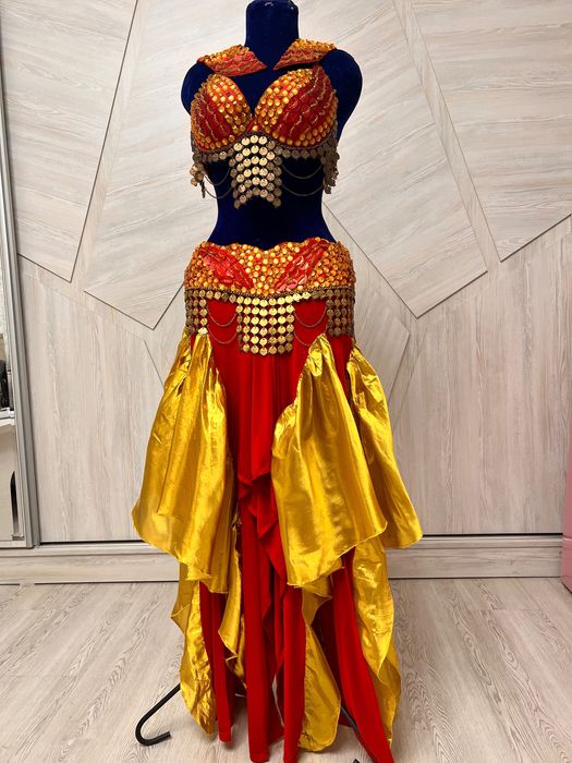 Продаются красивые арабские костюмы б/у. Фото больше в телеграмм.