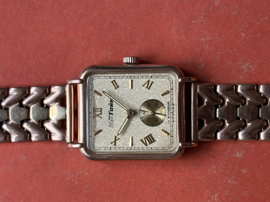 Продам золотые часы.