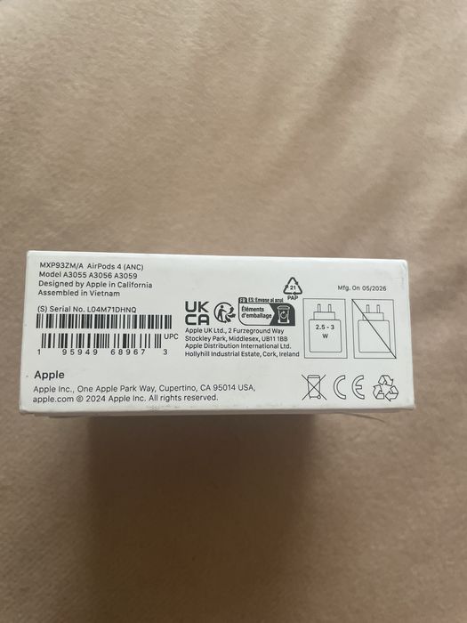 AirPods 4 cu Active Noise Cancellation
