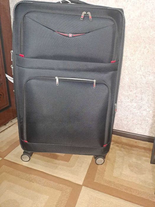 продам багажные чемоданы большого размера