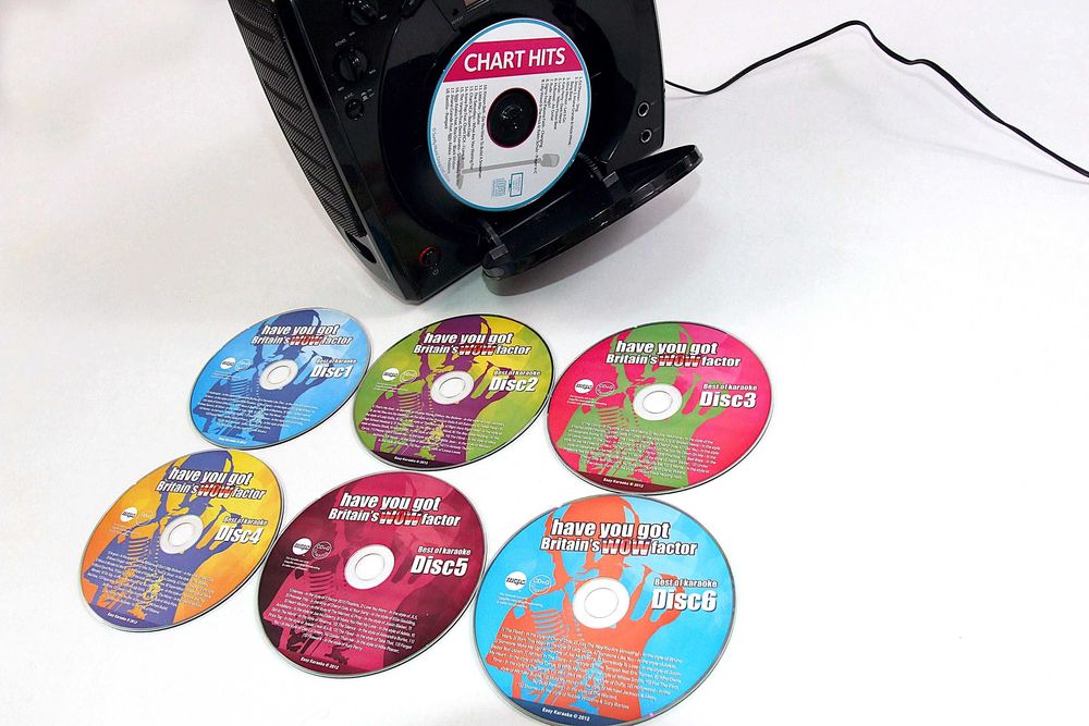 KARAOKE Singing Machine + microfon AKAI si 7 CD-uri cu negative, NOU