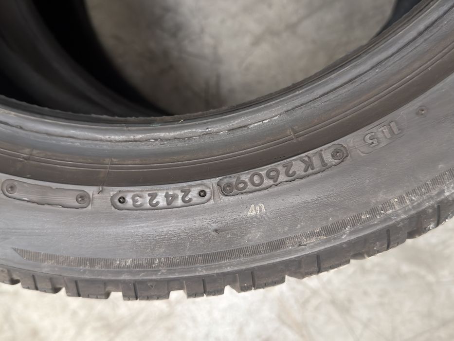 Vand 2 anvelope 245/45/18 bridgestone de iarnă sh