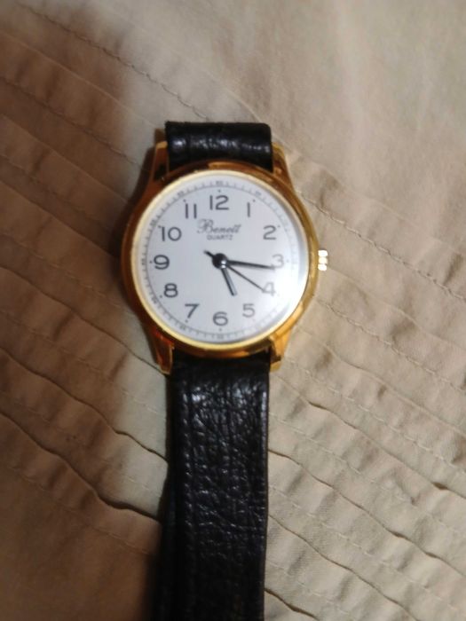 ceas foarte frumos Benett cu curea din piele naturala/bratara argintie