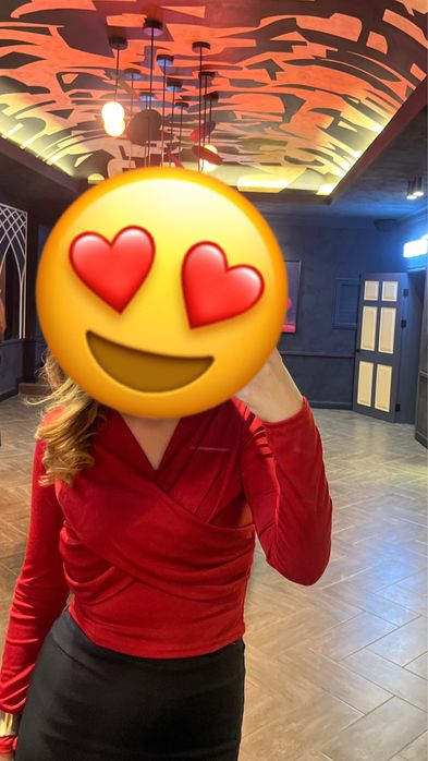 Стильная красная кофта