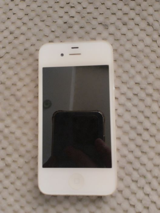 Продам iphone 4s  в идеальном