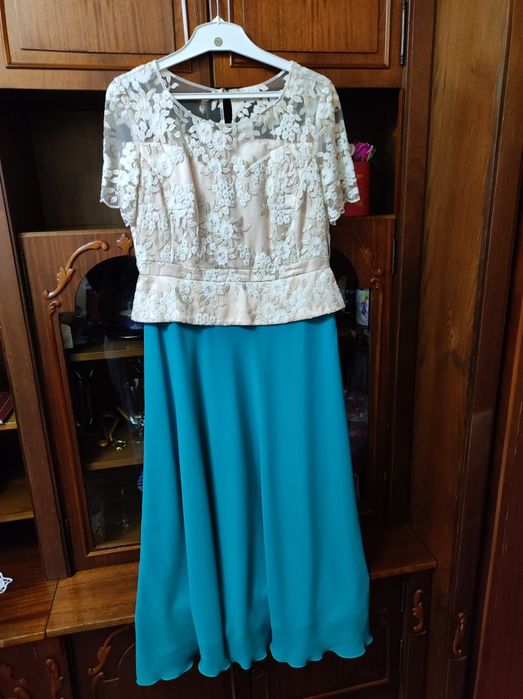 Vând rochie de gală cu sacou