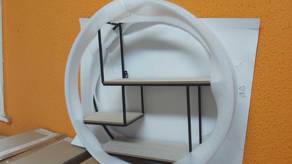 Продавам декораративни стелажи и табла за сервиране Жооб