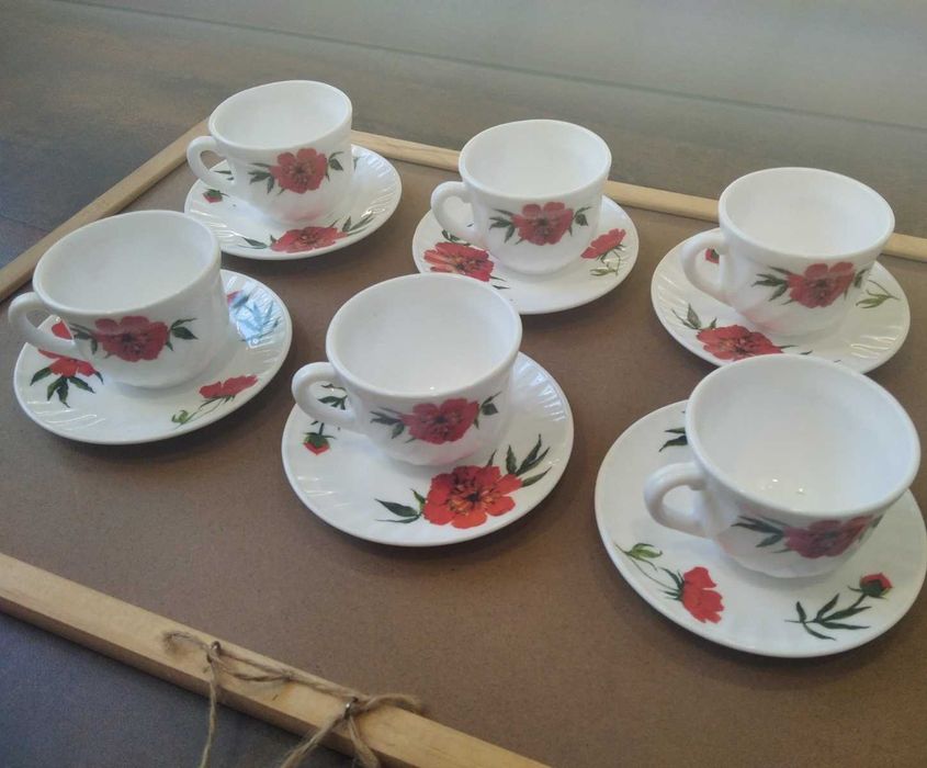 Сервиз за кафе и чай с 6 керамични чаши с чинийки  "Кадифена роза"