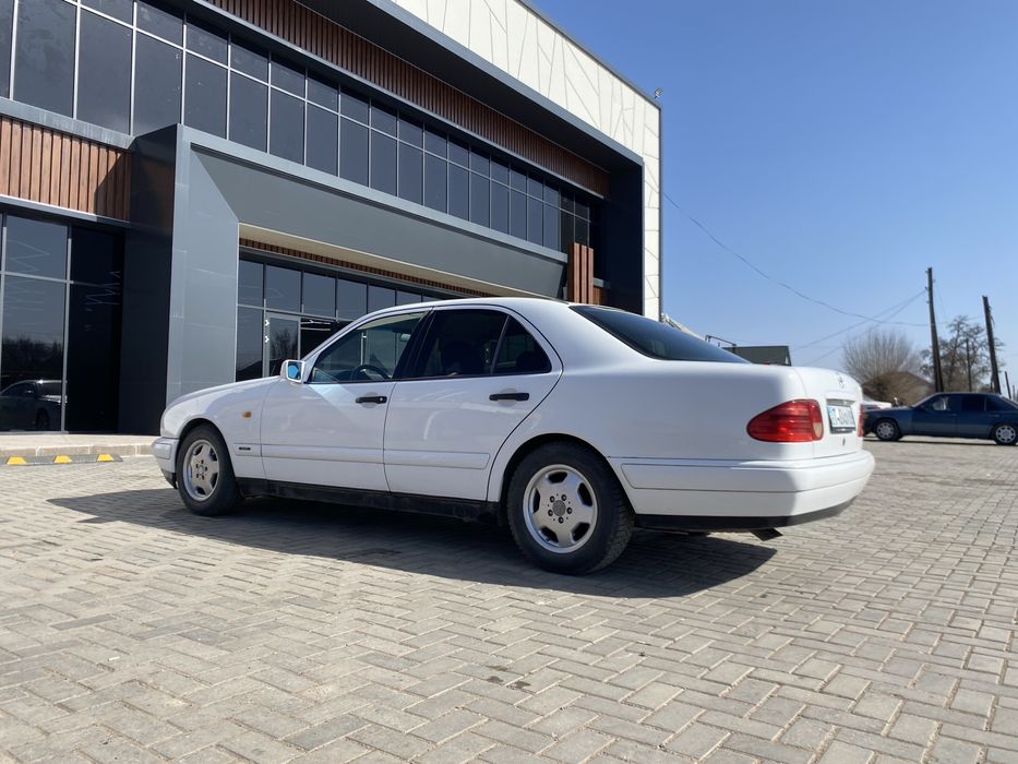 Мерседес E-class 1997 2.8бензин