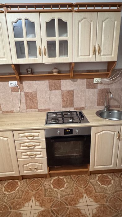 Vand mobila bucatarie/masa/scaune/living