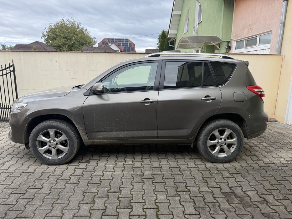 Se vinde Toyota rav4
