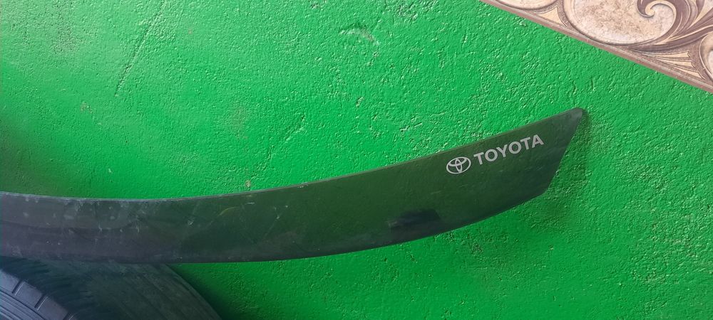 Дифлектор капота тойота RAV4 оригинал