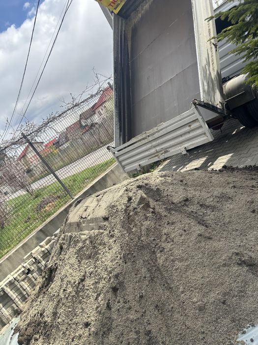 Pamant vegetal amestecat cu nisip pentru gazon