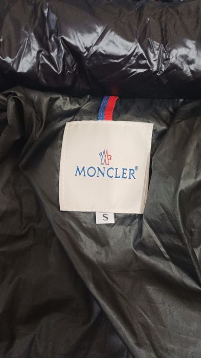 Продам пуховик moncler