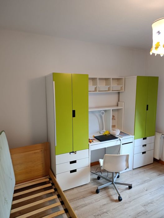 Dormitor tineret de vanzare( birou+ dulapuri+ scaun)