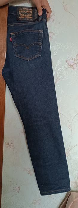 Продам джинсы Levi