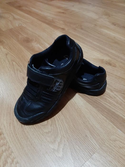 Детски обувки Clarks 30 номер, естествена кожа – отлично състояние