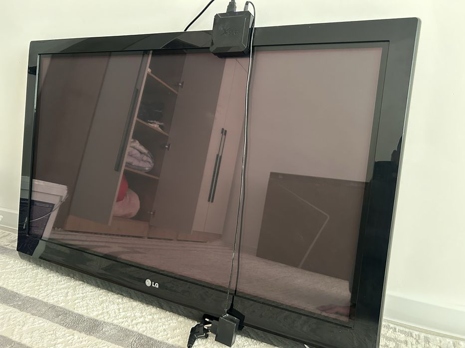 Телевизор марки LG в хорошем состояний