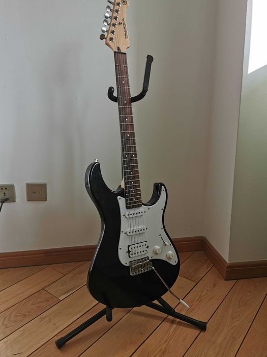 Электрогитара Yamaha Pacifica 112J