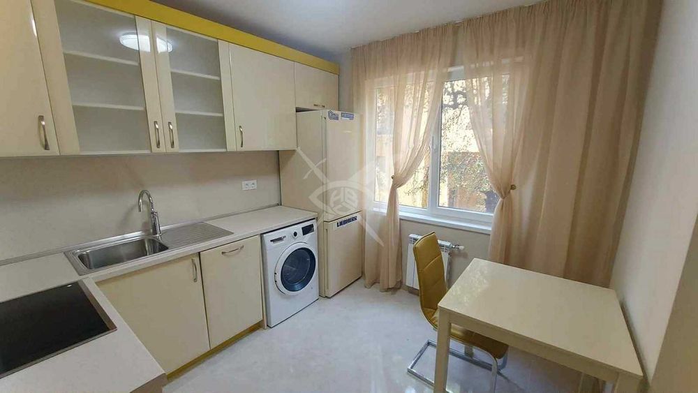 Дава се под наем Тристаен апартамент в София, Център - 90 кв.м за 1100 € - Снимка #3