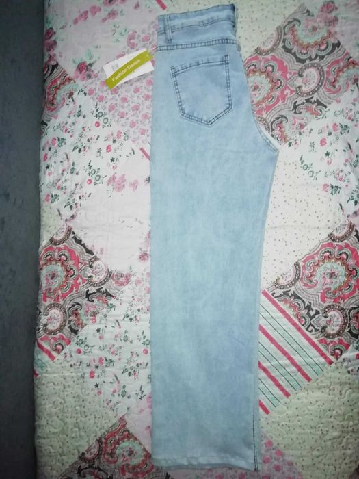 Продам джинсы новые
