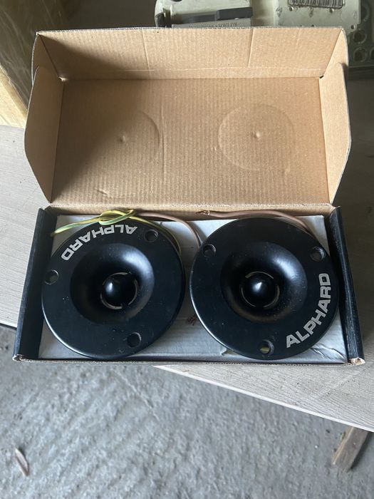 Продам для авто уселитель и колонки