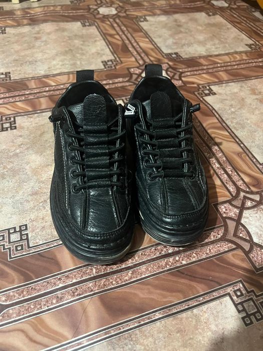 Продам классический туфли