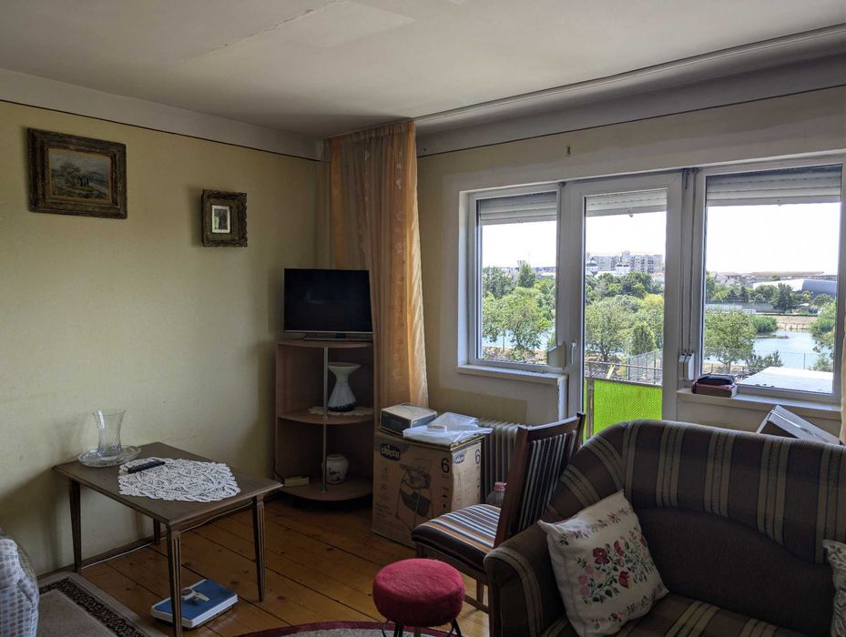 Vând ap. 2 camere strada Sovata