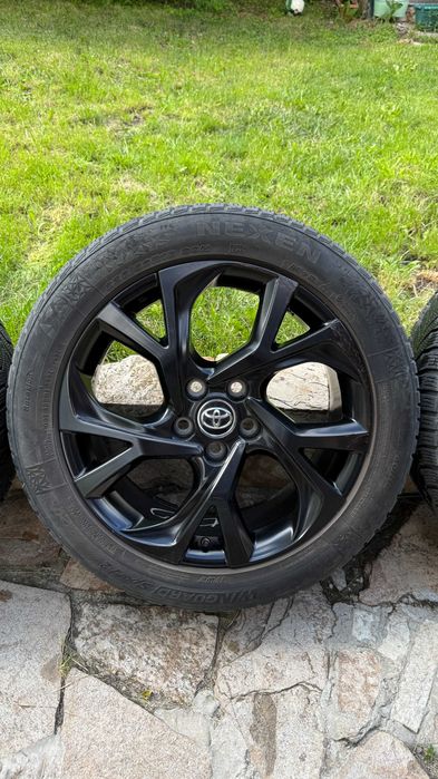 Оригинални 18" джанти Toyota CH-R (18x7J ET50 5x114.3) + зимни гуми NEXEN 225/50R18 99H
