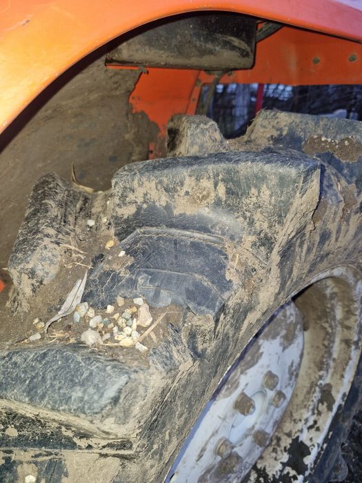 Vând tractor kubota saturn