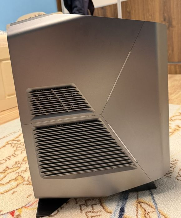Dell настолен компютър