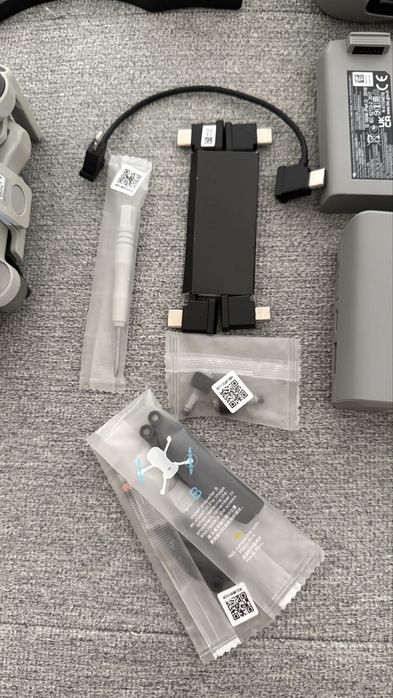 Drona DJI Mini 2 fly more combo + CADOU