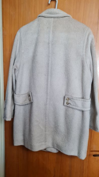 Haină călduroasă toamnă-iarnă din material de calitate superioară.